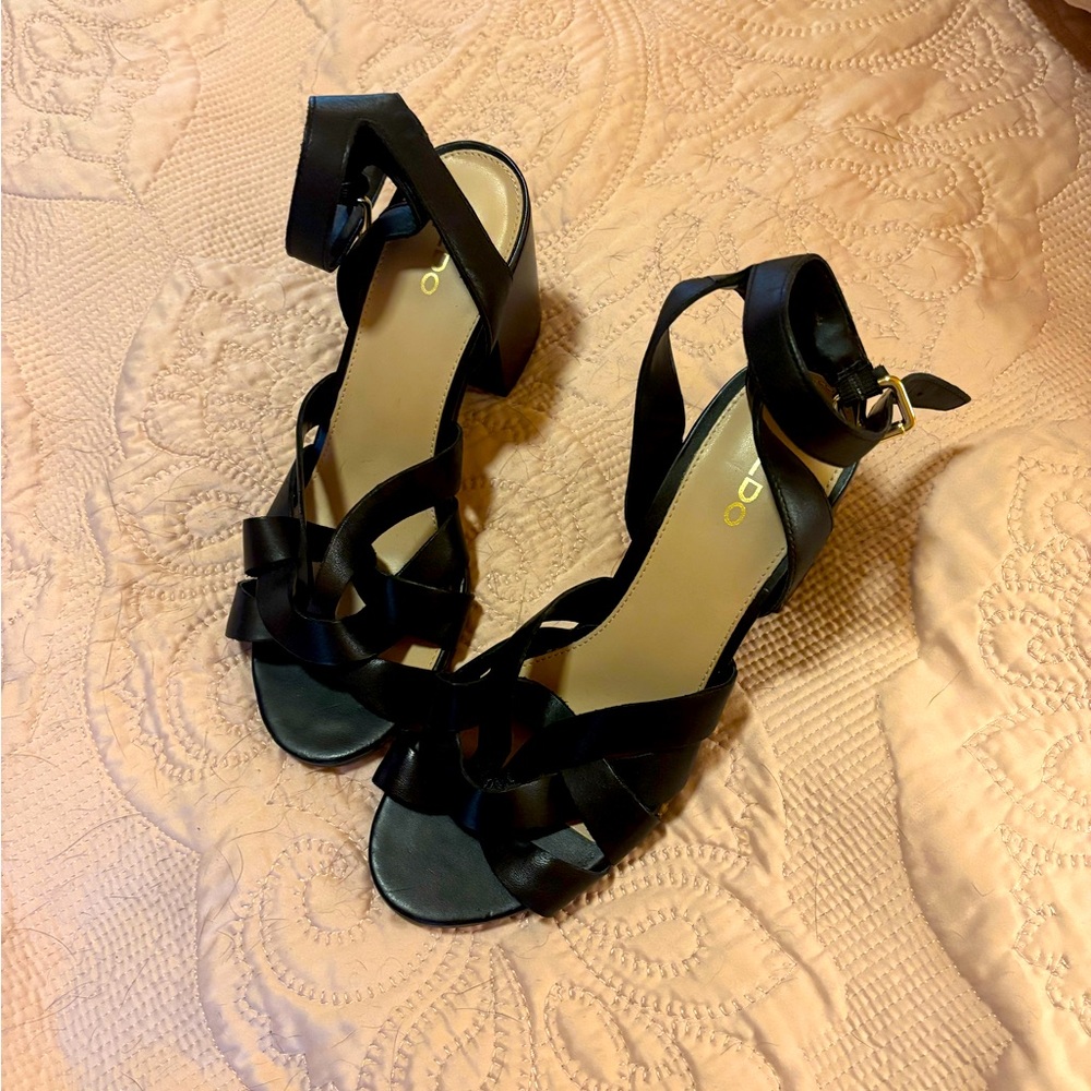 NWOT aldo size 9 black heels.